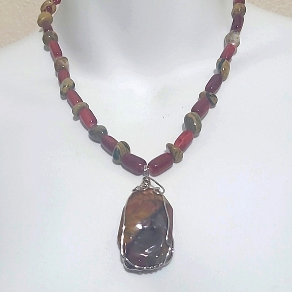 Necklace 18" Red Agate Wire Wrapped Pendent Beaded New Made in USA